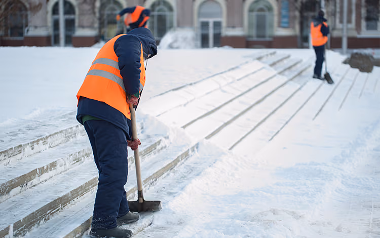image015-300x188_0001_workers-sweep-snow-from-road-in-winter-cleaning-r-2026-01-09-10-20-22-utc
